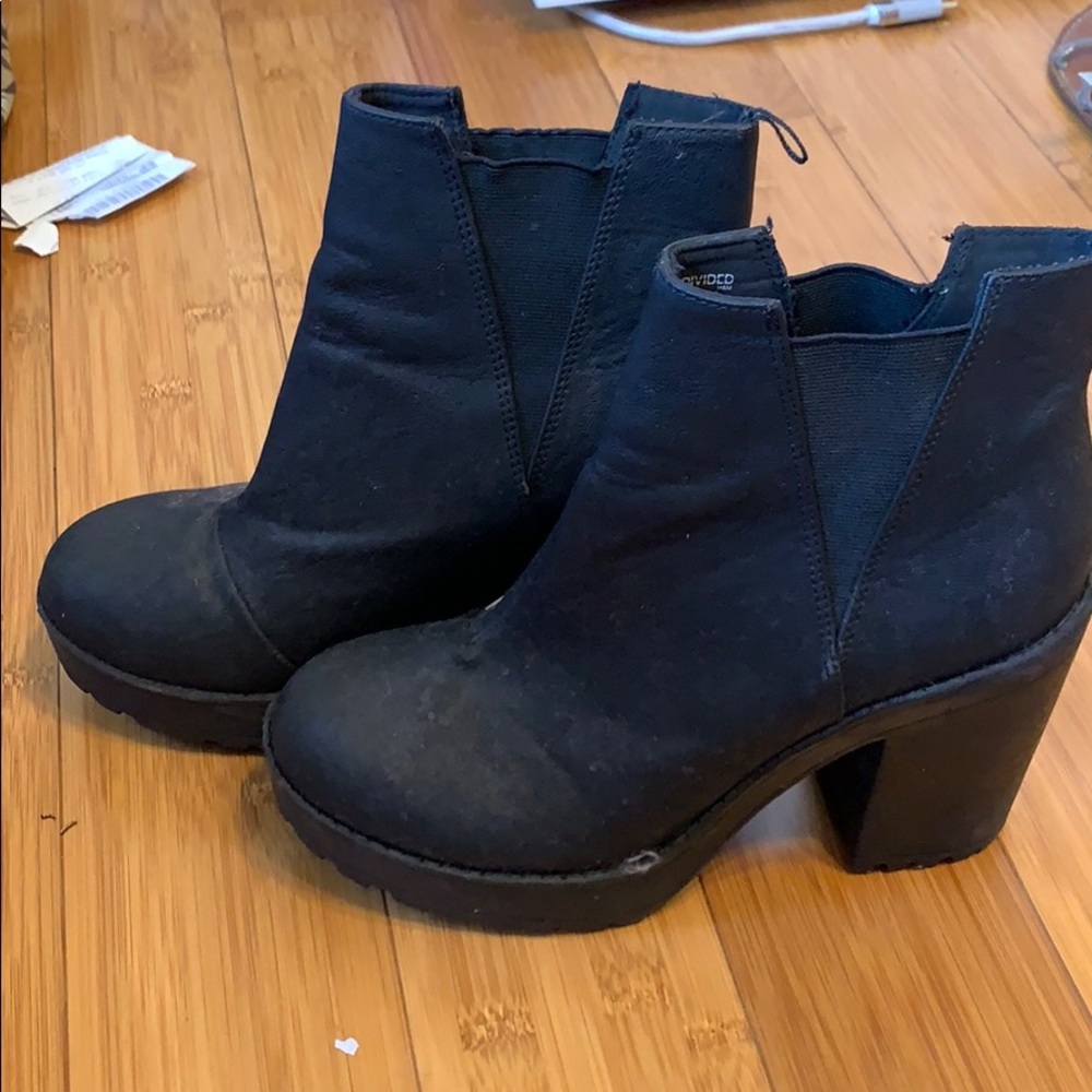 Divided chunky bootie